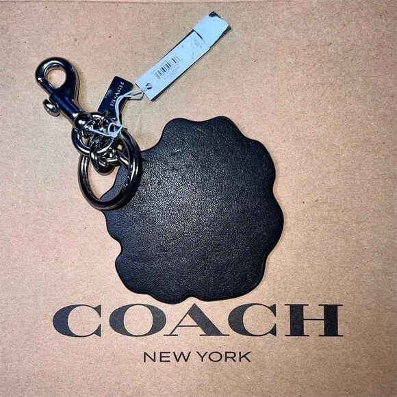 COACH Purple Tea Rose Bag Charm Keychain Purple Floral w Gunmetal Clip NWT - Picture 4 of 4